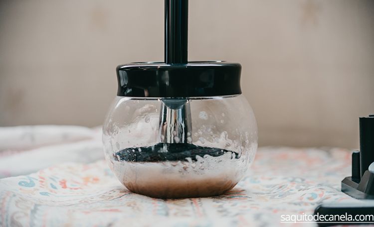 limpia brochas maquillaje