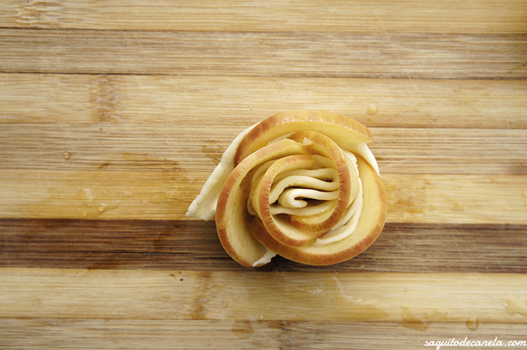 pastel de manzana en flor