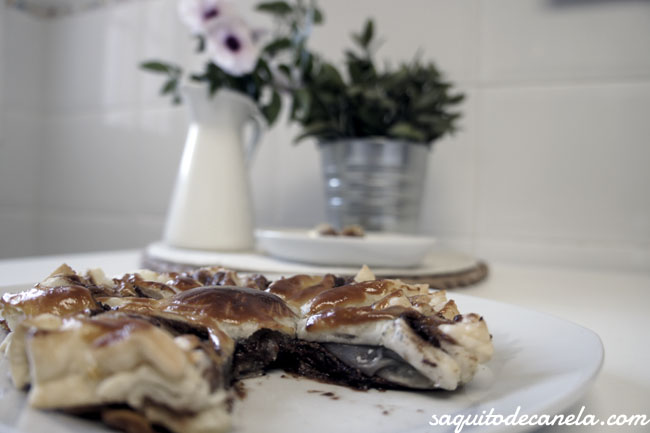 Tarta de nocilla y hojaldre