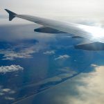 Cómo viajar con niños en avión y superarlo sin dramas